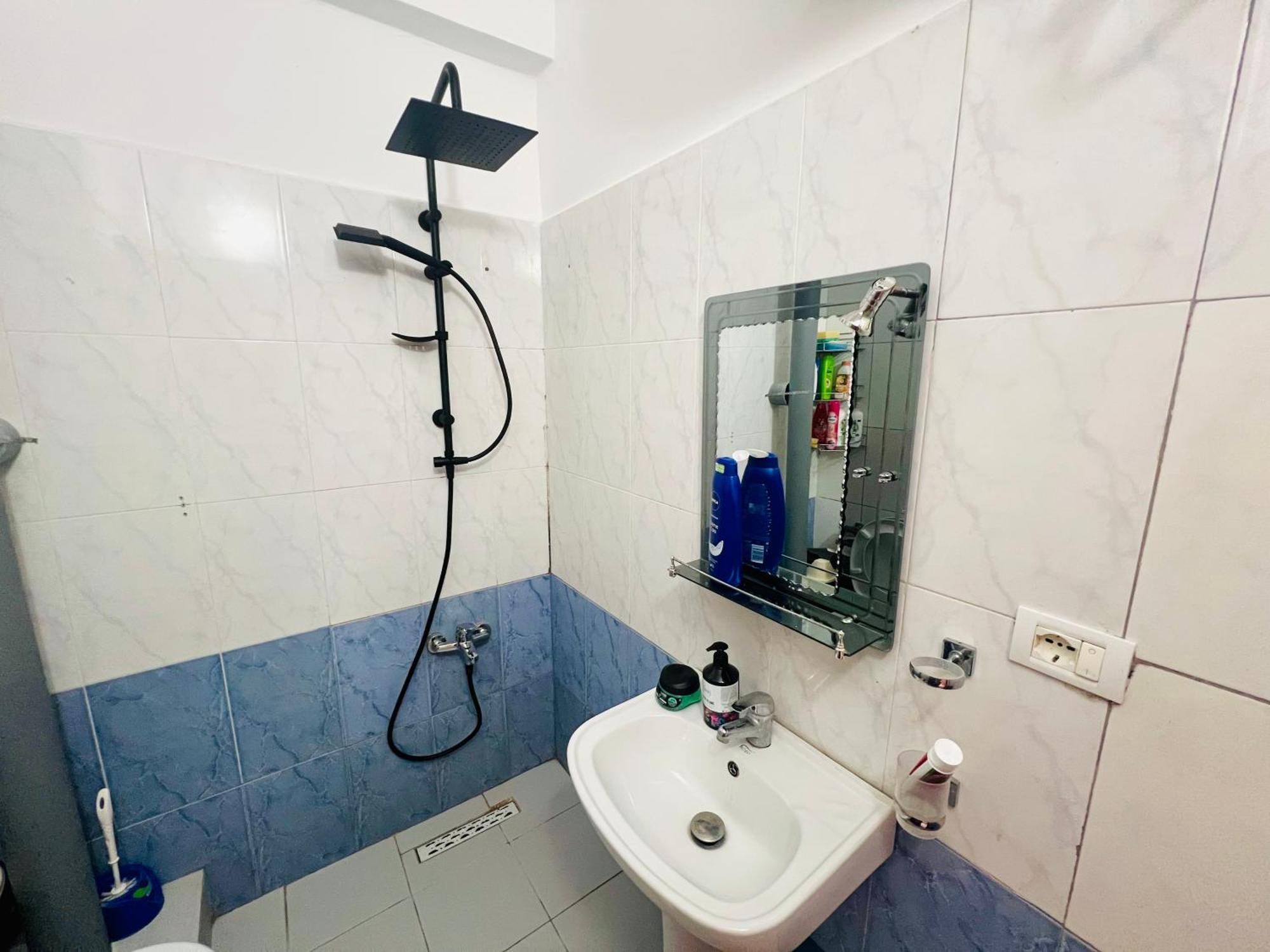 Lovely 3-Bedroom Rental Unit In Durres Bagian luar foto