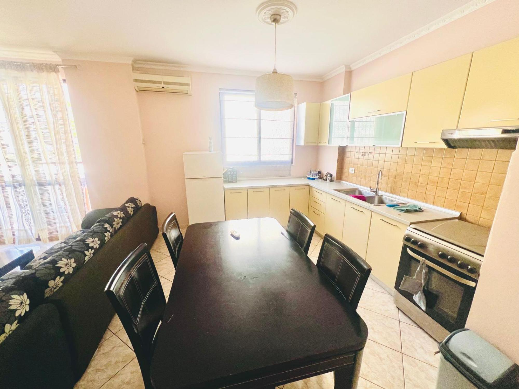 Lovely 3-Bedroom Rental Unit In Durres Bagian luar foto