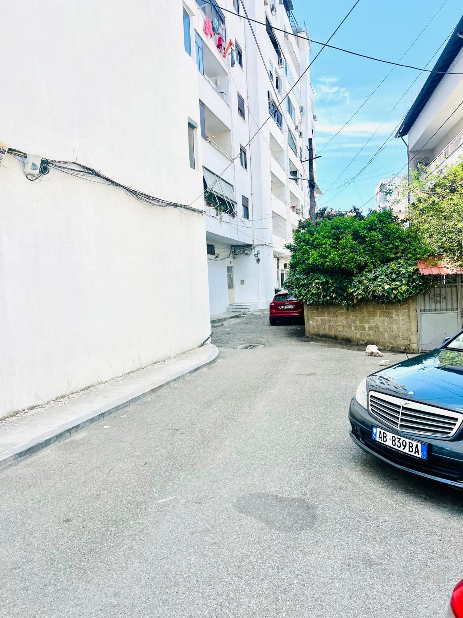 Lovely 3-Bedroom Rental Unit In Durres Bagian luar foto